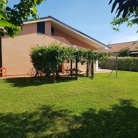 Deliziosa Con Giardino Holiday home *